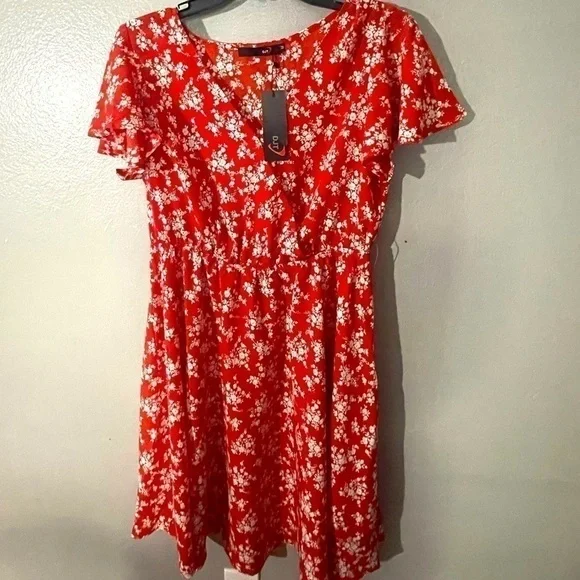 DTJ Flowers Flutter Sleeve Dress - Picture 2 of 4